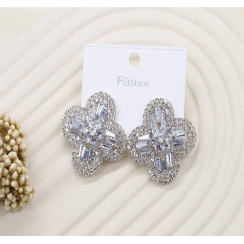  Women's earrings